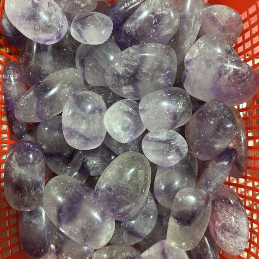 V-shaped amethyst palm stone